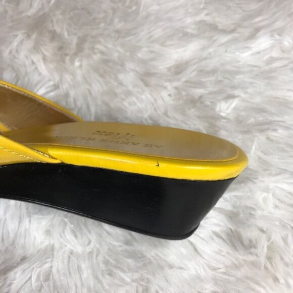 Ann Klein Iflex 3D Flower Patent Faux Leather Wedge Thong Sandal - Picture 8 of 9